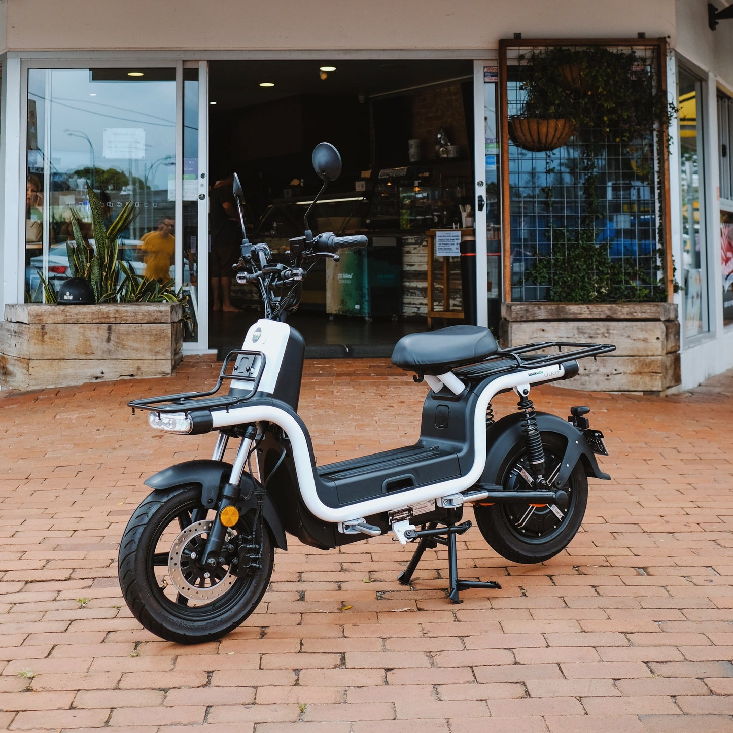 Benzina Zero duo electric scooter front rack