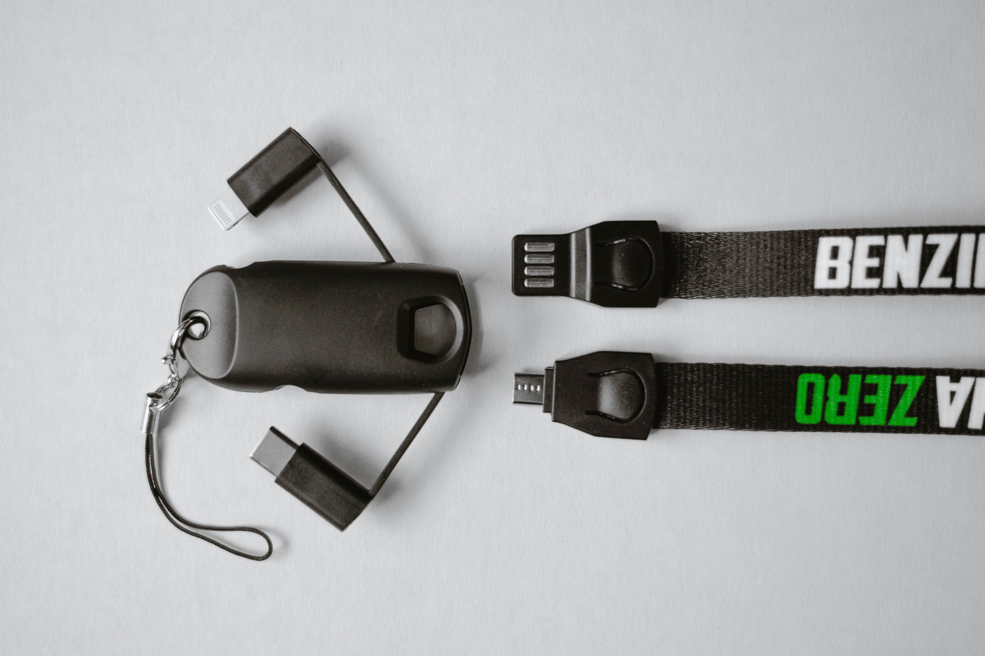 Benzina Zero lanyard keyring with hidden USB-A to Micro-USB/USB-C/Lighting-Cable for electric scooters.