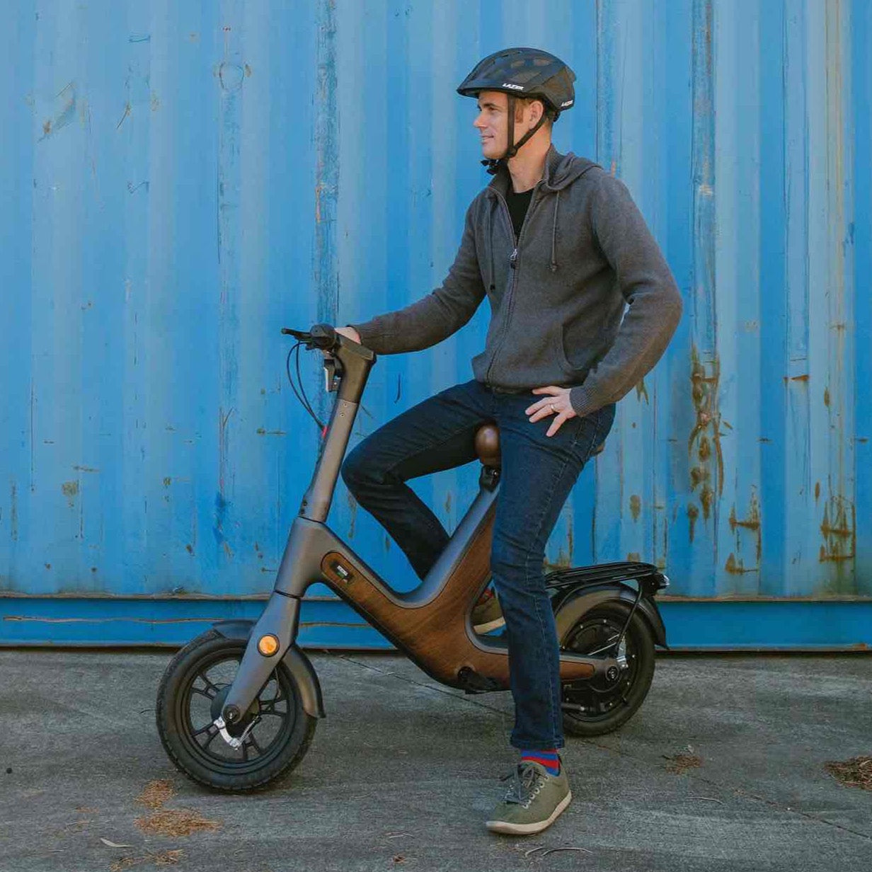 Benzina Zero V-50 electric scooter with seat